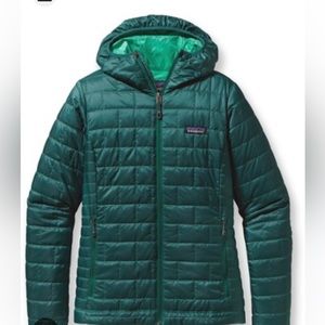 Patagonia Womens Nanopuff Hoodie in green size xs
